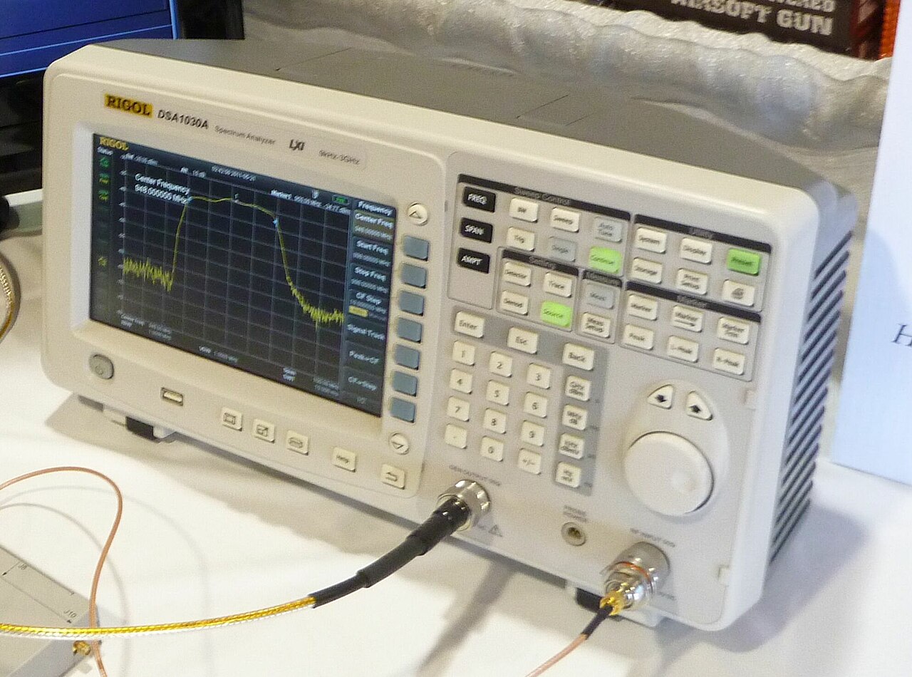頻譜分析儀實機照片：RIGOL DSA1030A